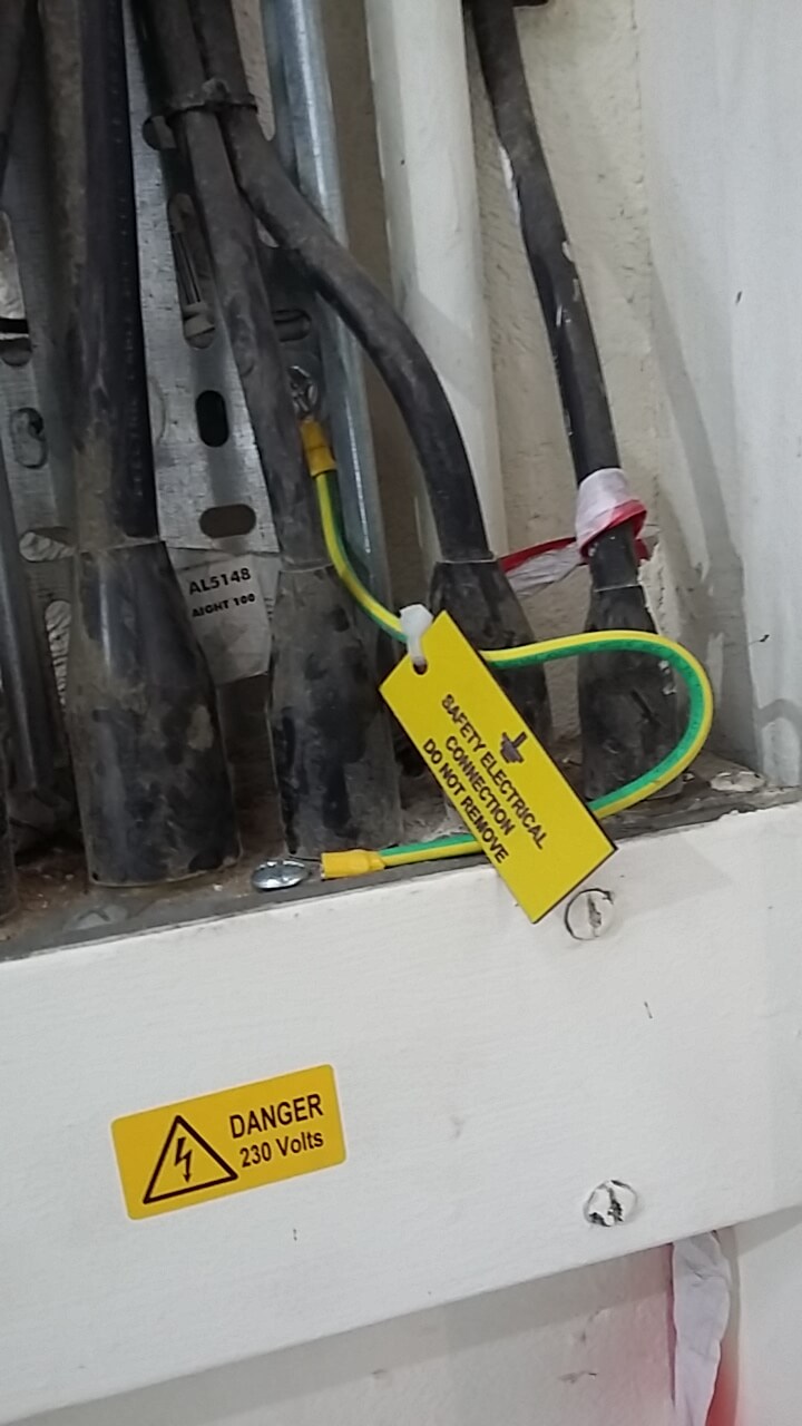 Earth wires in fuse box basildon